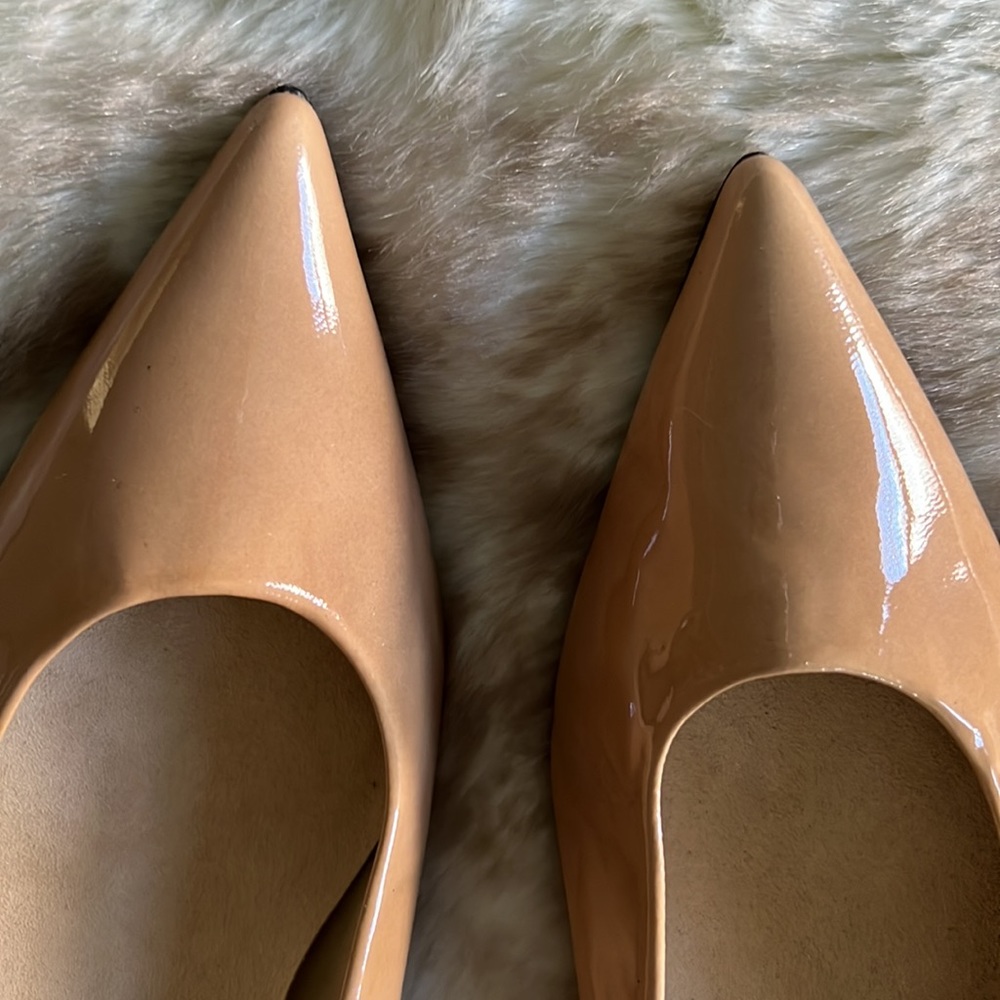 Great Used Condition Stuart Weitzman Patent Pumps - image 4